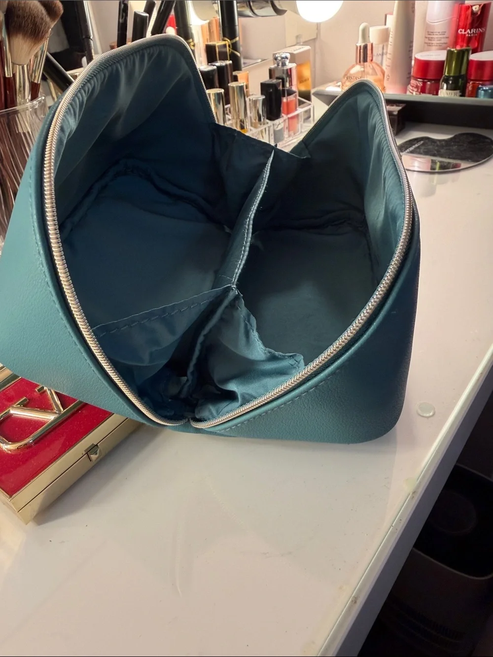 La Mer Teal Leather Zip Cosmetic Case